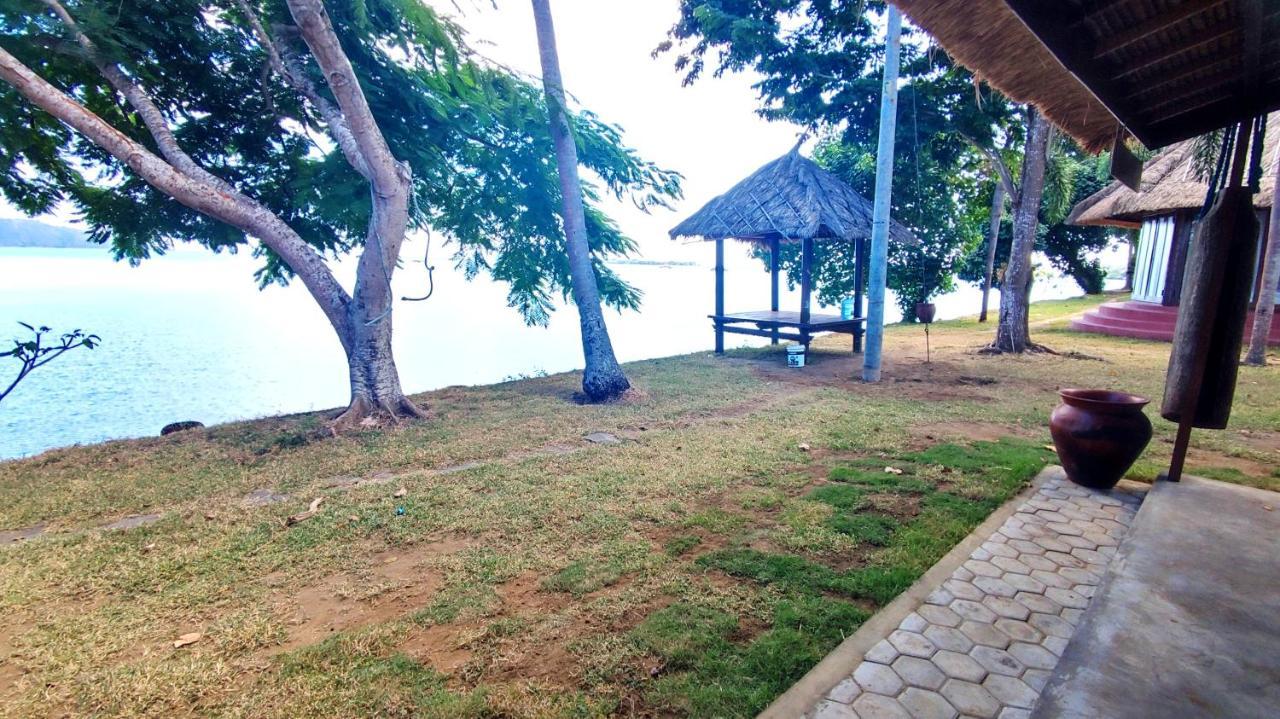 Khabita Beach Resort Lembar  エクステリア 写真