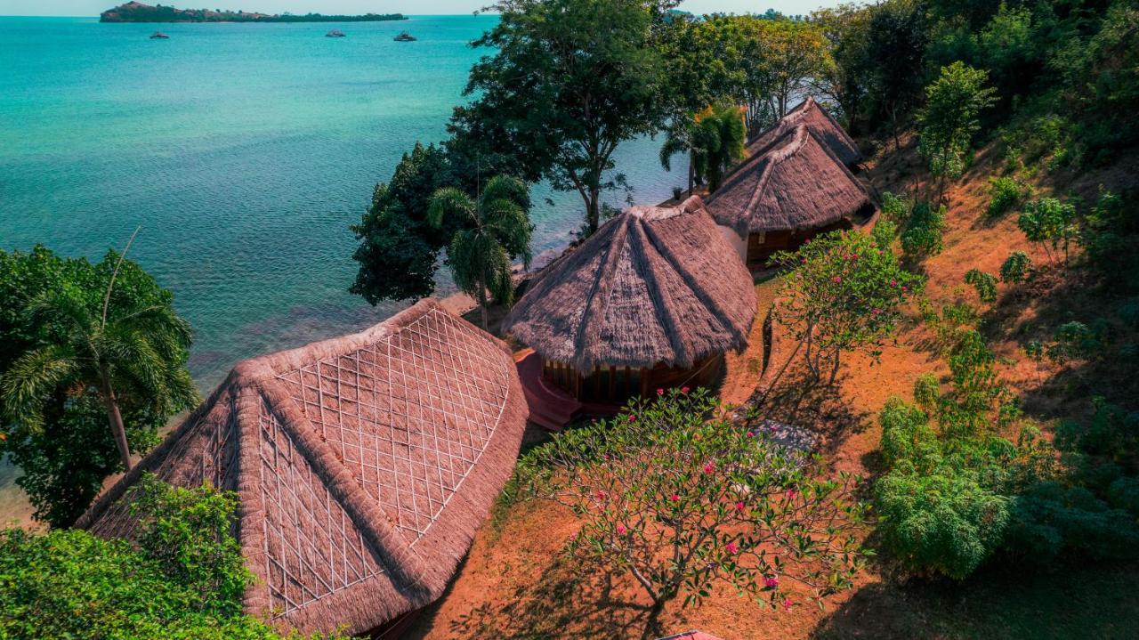 Khabita Beach Resort Lembar  エクステリア 写真