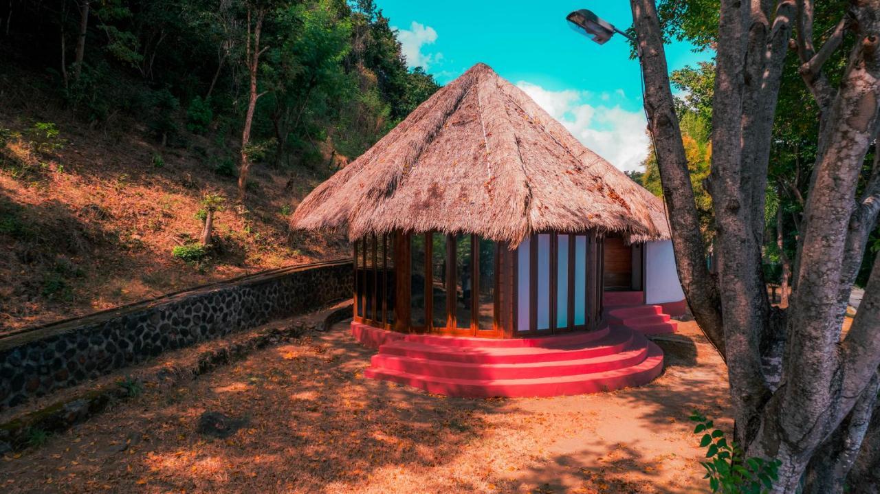 Khabita Beach Resort Lembar  エクステリア 写真